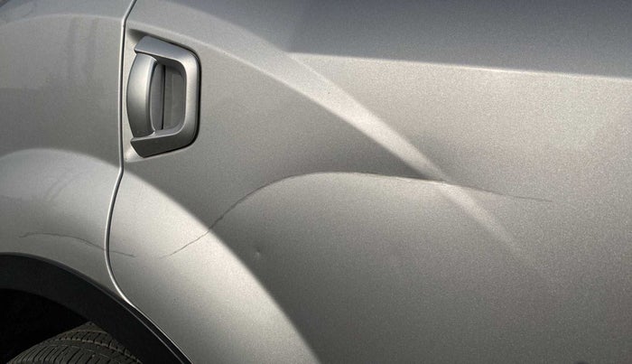 2019 Mahindra XUV500 W7, Diesel, Manual, 35,632 km, Right rear door - Slightly dented