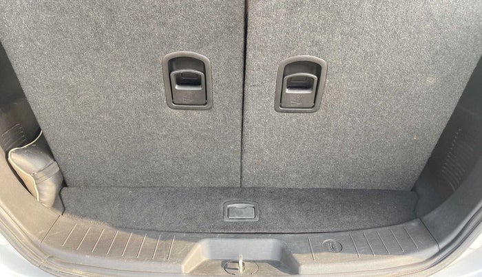 2019 Mahindra XUV500 W7, Diesel, Manual, 35,632 km, Boot Inside