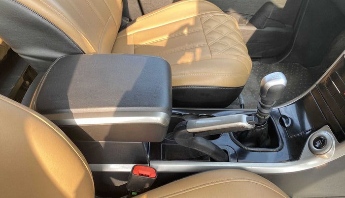 2019 Mahindra XUV500 W7, Diesel, Manual, 35,632 km, Gear Lever