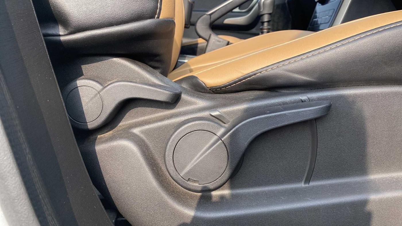 2019 Mahindra XUV500 W7, Diesel, Manual, 35,632 km, Driver Side Adjustment Panel
