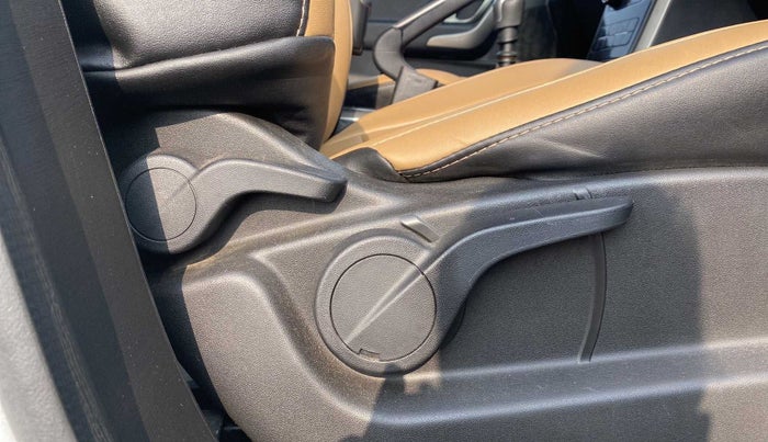 2019 Mahindra XUV500 W7, Diesel, Manual, 35,632 km, Driver Side Adjustment Panel