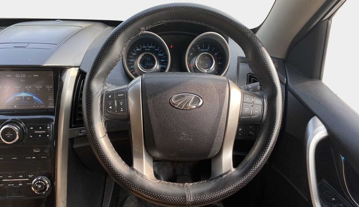 2019 Mahindra XUV500 W7, Diesel, Manual, 35,632 km, Steering Wheel Close Up