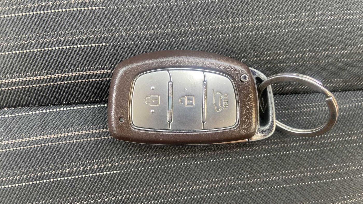 2018 Hyundai Creta SX 1.6 PETROL DUAL TONE, Petrol, Manual, 7,919 km, Key Close Up