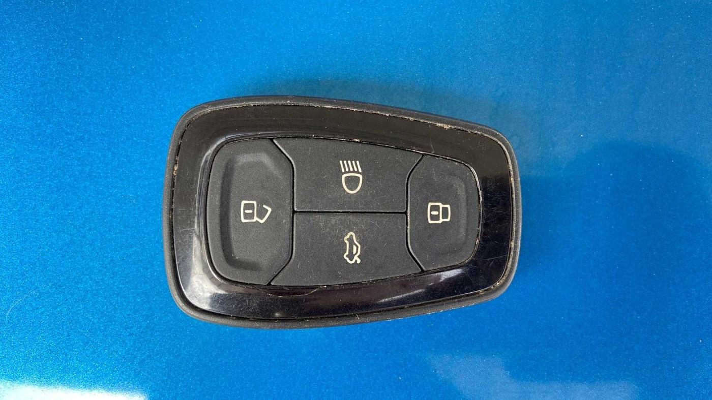 2017 Tata NEXON XZ PLUS PETROL, Petrol, Manual, 88,138 km, Key Close Up