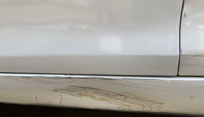2015 Maruti Swift VXI, Petrol, Manual, 73,674 km, Left running board - Slightly dented