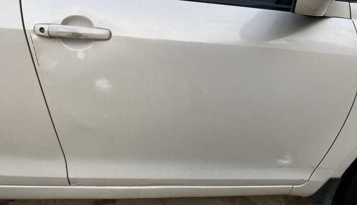 2015 Maruti Swift VXI, Petrol, Manual, 73,674 km, Driver-side door - Paint has faded