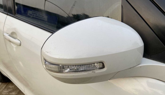 2015 Maruti Swift VXI, Petrol, Manual, 73,674 km, Right rear-view mirror - Folding motor not working