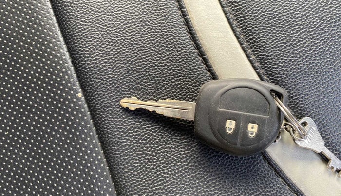 2015 Maruti Swift VXI, Petrol, Manual, 95,445 km, Key Close Up
