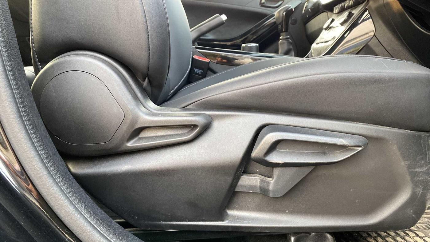 2022 Tata NEXON XZ PLUS (O) PETROL DARK EDITION, Petrol, Manual, 21,896 km, Driver Side Adjustment Panel