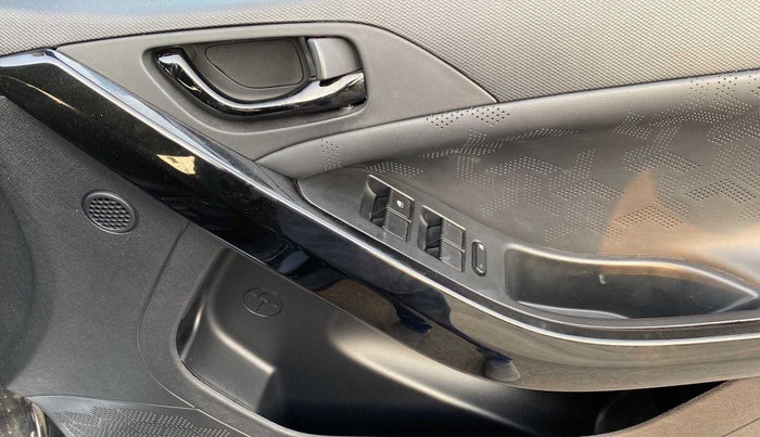 2022 Tata NEXON XZ PLUS (O) PETROL DARK EDITION, Petrol, Manual, 21,896 km, Driver Side Door Panels Control