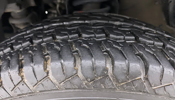 2016 Mahindra TUV300 T6 PLUS, Diesel, Manual, 76,557 km, Left Front Tyre Tread