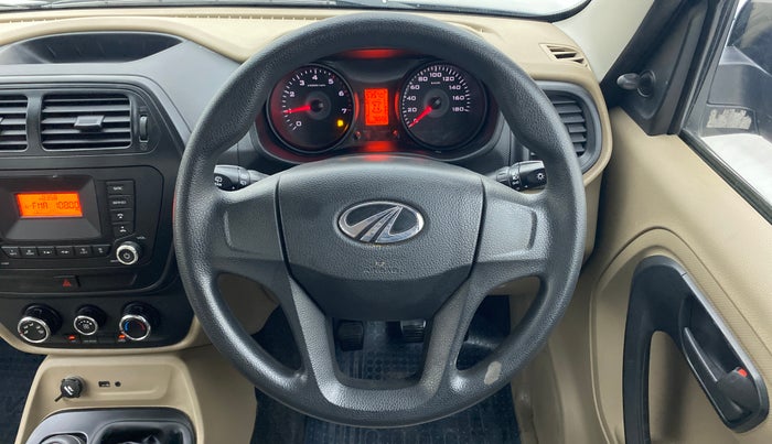 2016 Mahindra TUV300 T6 PLUS, Diesel, Manual, 76,557 km, Steering Wheel Close Up