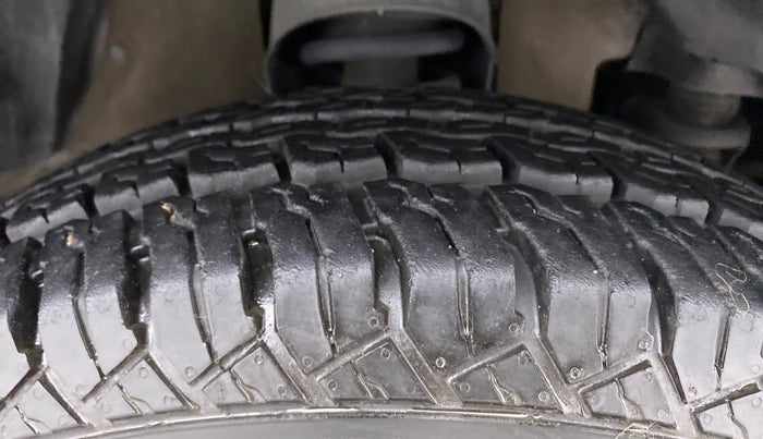 2016 Mahindra TUV300 T6 PLUS, Diesel, Manual, 76,557 km, Right Front Tyre Tread