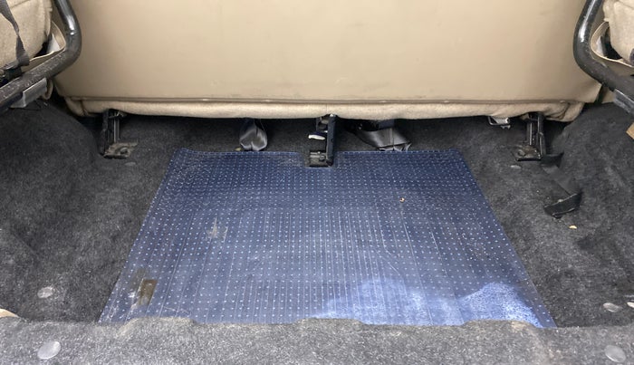 2016 Mahindra TUV300 T6 PLUS, Diesel, Manual, 76,557 km, Boot Inside