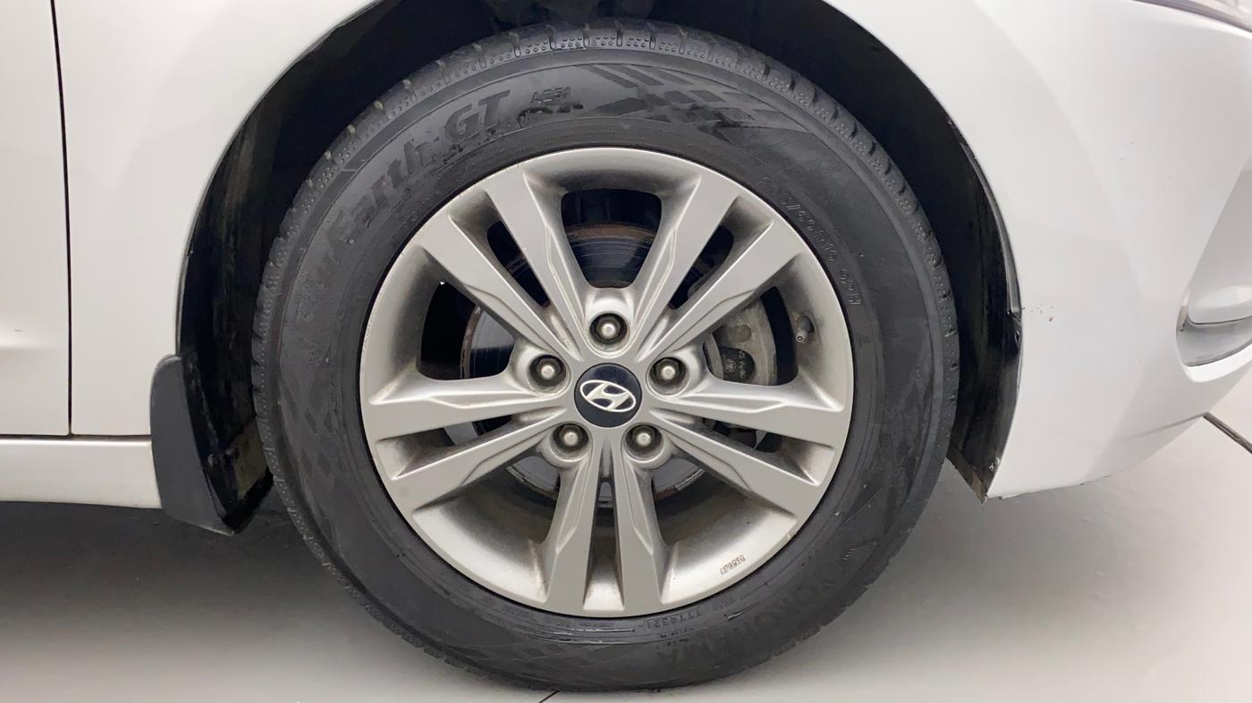 2016 Hyundai New Elantra 2.0 SX(O) AT PETROL, Petrol, Automatic, 1,21,498 km, Right Front Wheel