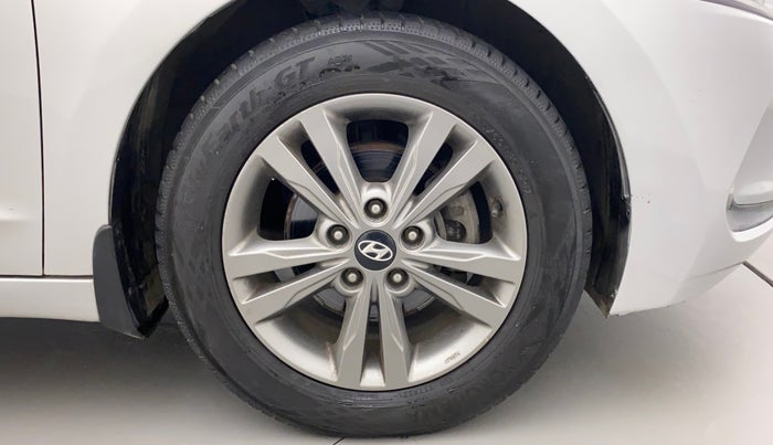 2016 Hyundai New Elantra 2.0 SX(O) AT PETROL, Petrol, Automatic, 1,21,498 km, Right Front Wheel