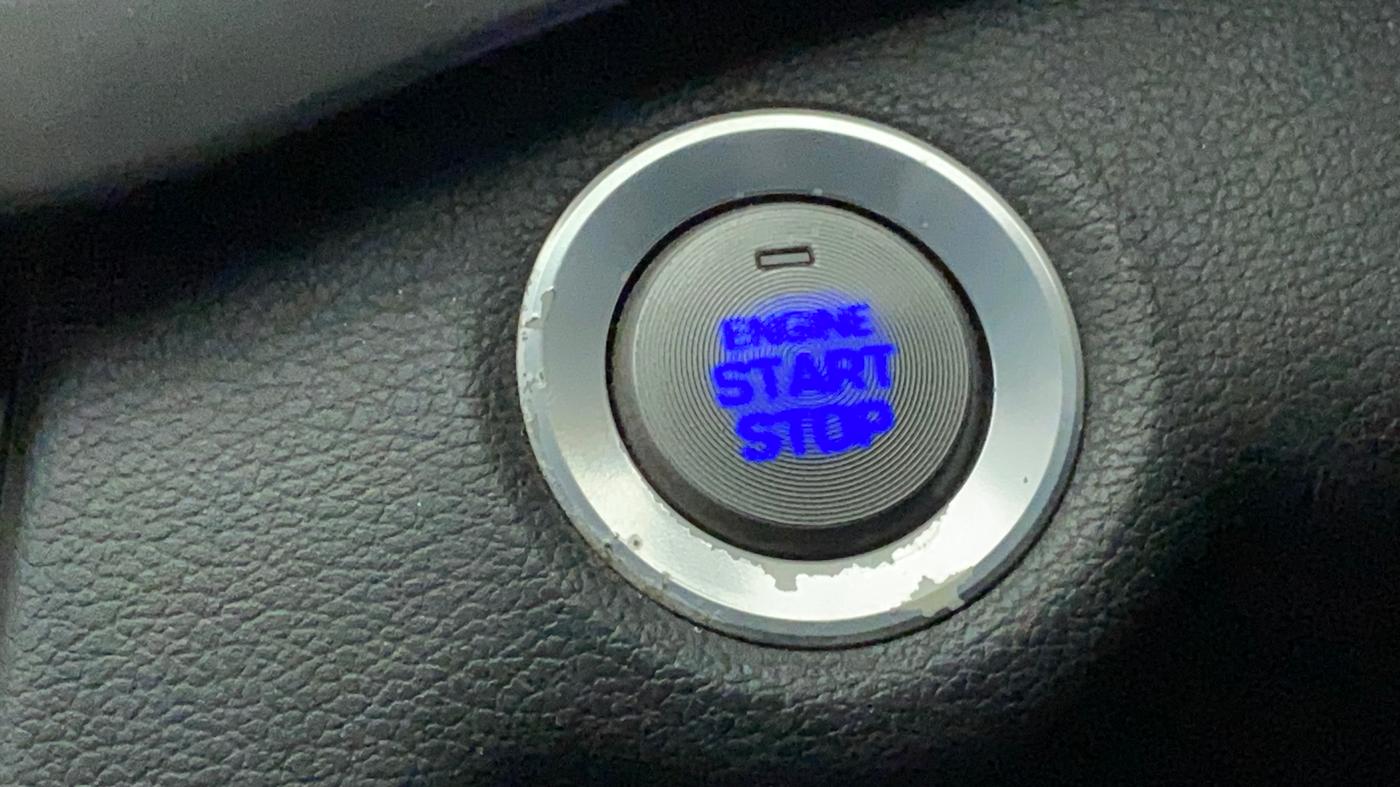 2016 Hyundai New Elantra 2.0 SX(O) AT PETROL, Petrol, Automatic, 1,21,498 km, Keyless Start/ Stop Button