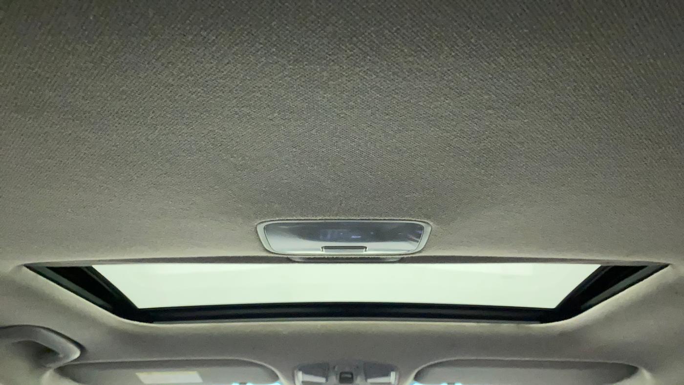 2016 Hyundai New Elantra 2.0 SX(O) AT PETROL, Petrol, Automatic, 1,21,498 km, Moonroof/ Sunroof