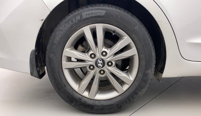 2016 Hyundai New Elantra 2.0 SX(O) AT PETROL, Petrol, Automatic, 1,21,498 km, Right Rear Wheel