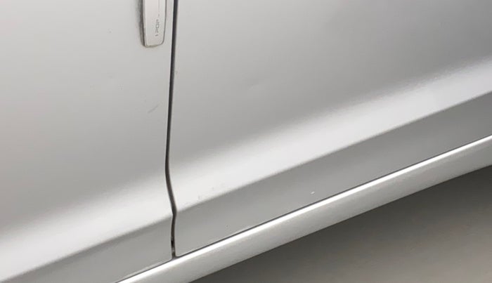 2016 Hyundai New Elantra 2.0 SX(O) AT PETROL, Petrol, Automatic, 1,21,498 km, Rear left door - Slightly dented