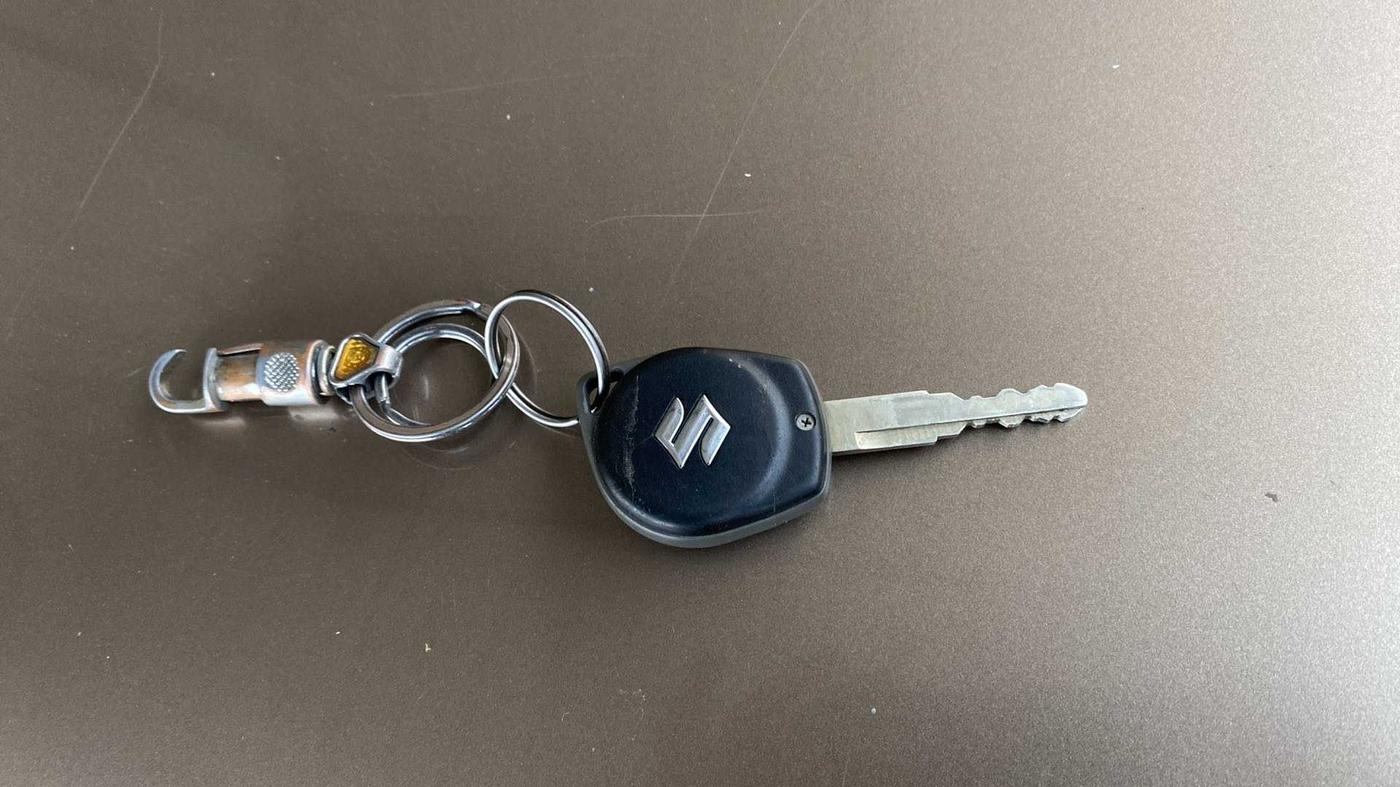 2017 Maruti Dzire VDI, Diesel, Manual, 90,965 km, Key Close Up