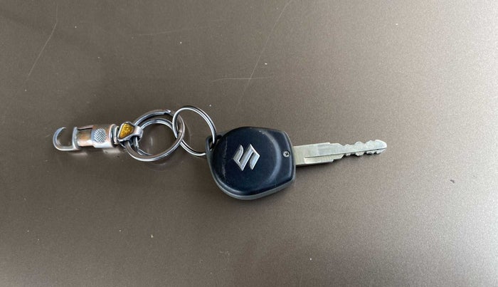 2017 Maruti Dzire VDI, Diesel, Manual, 90,965 km, Key Close Up