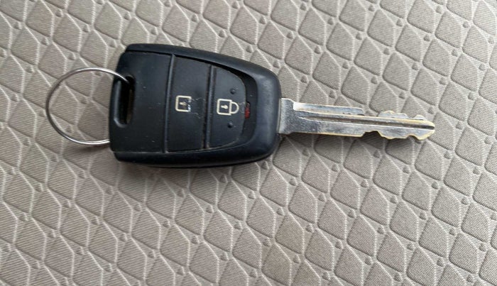2022 Hyundai NEW SANTRO SPORTZ AMT, Petrol, Automatic, 20,237 km, Key Close Up
