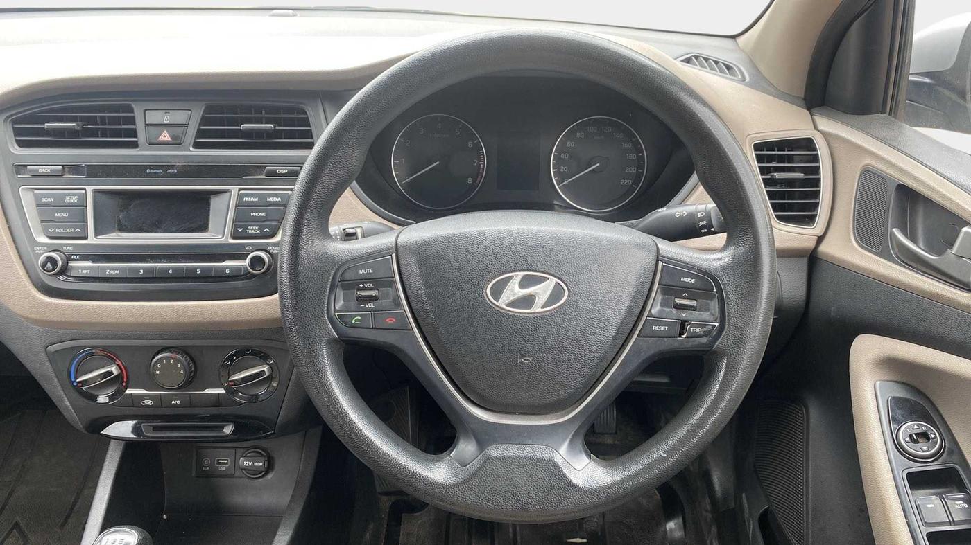 2015 Hyundai Elite i20 MAGNA 1.2, Petrol, Manual, 37,737 km, Steering Wheel Close Up