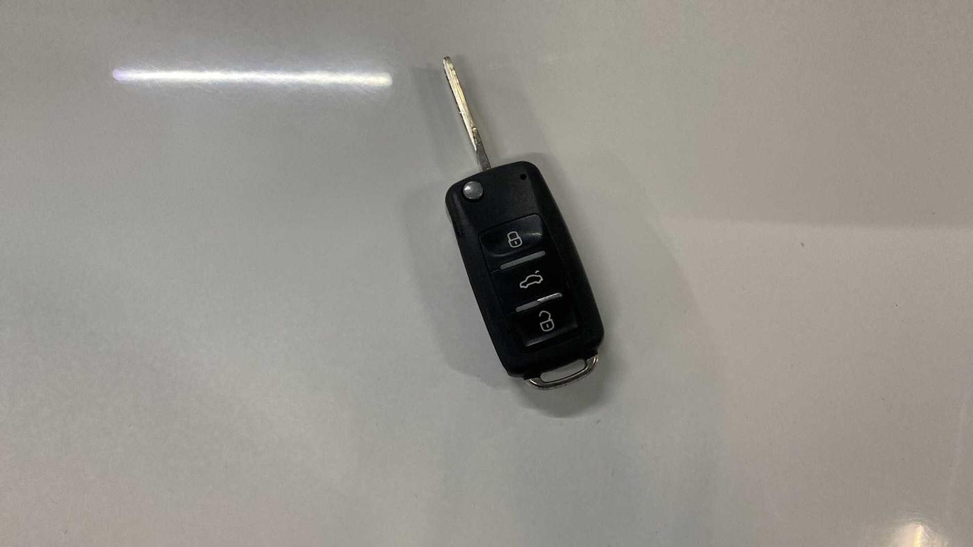 2020 Volkswagen Polo TRENDLINE 1.0L, Petrol, Manual, 45,052 km, Key Close Up