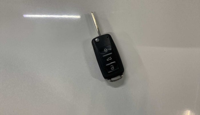 2020 Volkswagen Polo TRENDLINE 1.0L, Petrol, Manual, 45,052 km, Key Close Up