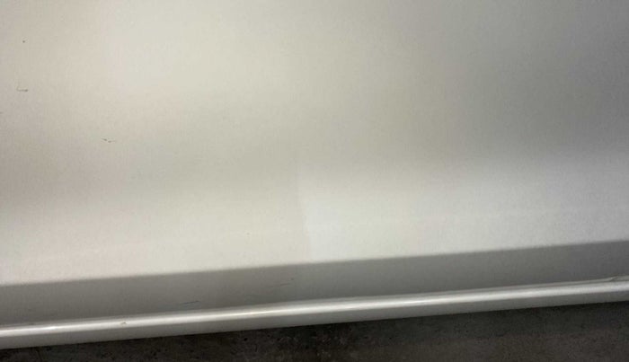 2020 Maruti Ertiga VXI CNG, CNG, Manual, 96,868 km, Front passenger door - Slightly dented