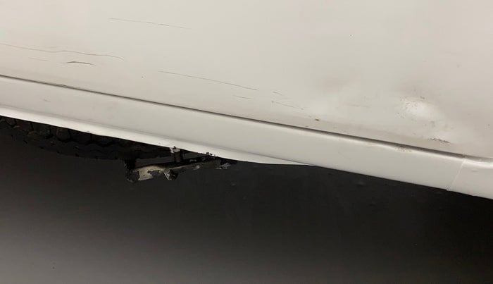 2015 Maruti OMNI E 8 STR, Petrol, Manual, 17,665 km, Right running board - Minor scratches