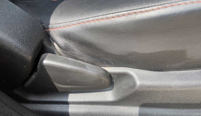 2021 Renault Kwid RXT 1.0 AMT (O), Petrol, Automatic, 12,795 km, Driver Side Adjustment Panel