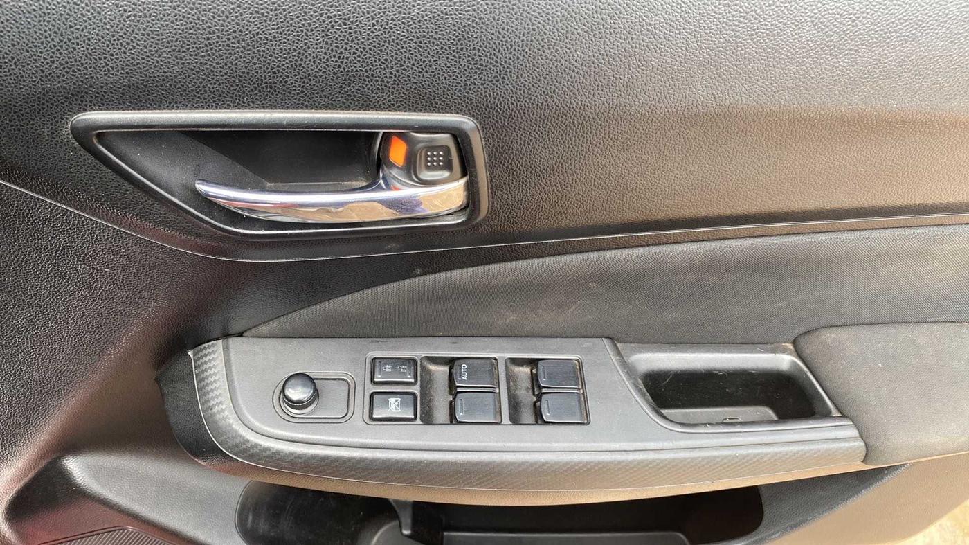 2018 Maruti Swift VXI, Petrol, Manual, 45,335 km, Driver Side Door Panels Control
