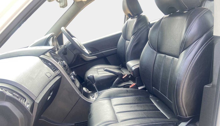 2018 Mahindra XUV500 W7 AT, Diesel, Automatic, 14,492 km, Right Side Front Door Cabin