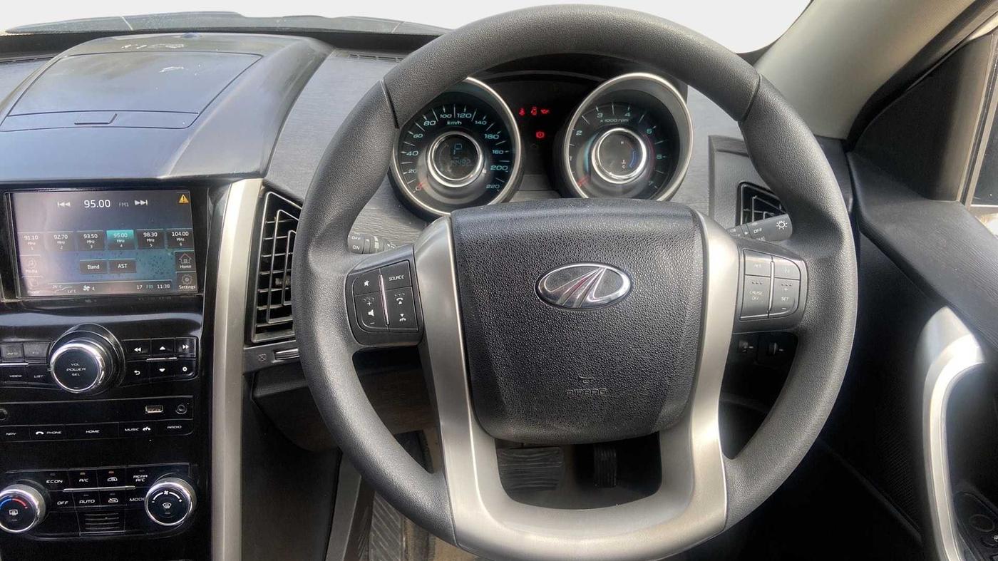 2018 Mahindra XUV500 W7 AT, Diesel, Automatic, 14,492 km, Steering Wheel Close Up