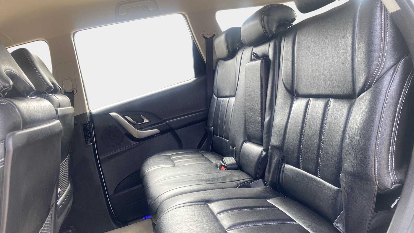 2018 Mahindra XUV500 W7 AT, Diesel, Automatic, 14,492 km, Right Side Rear Door Cabin