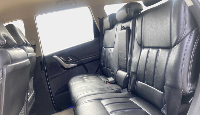 2018 Mahindra XUV500 W7 AT, Diesel, Automatic, 14,492 km, Right Side Rear Door Cabin