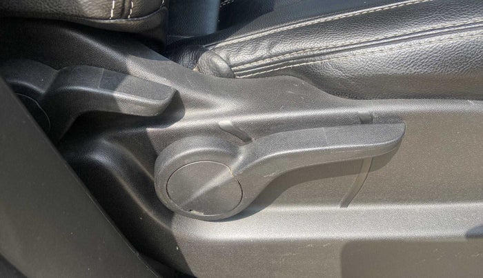 2018 Mahindra XUV500 W7 AT, Diesel, Automatic, 14,492 km, Driver Side Adjustment Panel