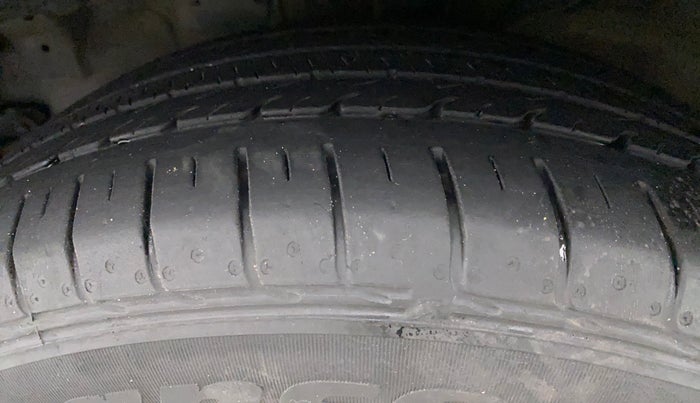 2016 Hyundai Creta SX PLUS 1.6 PETROL, Petrol, Manual, 75,458 km, Left Front Tyre Tread