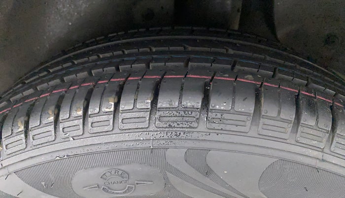 2016 Hyundai Creta SX PLUS 1.6 PETROL, Petrol, Manual, 75,458 km, Left Rear Tyre Tread