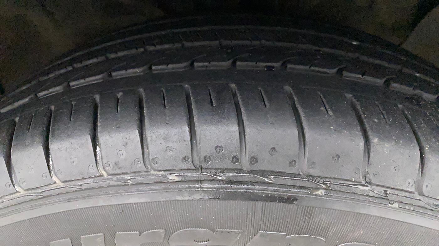 2016 Hyundai Creta SX PLUS 1.6 PETROL, Petrol, Manual, 75,458 km, Right Front Tyre Tread