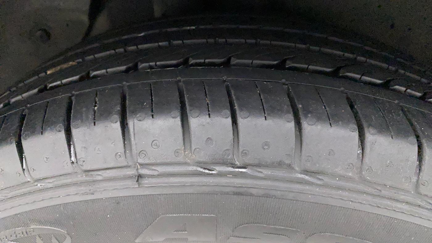 2016 Hyundai Creta SX PLUS 1.6 PETROL, Petrol, Manual, 75,458 km, Right Rear Tyre Tread
