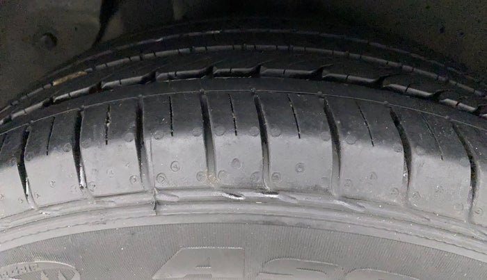 2016 Hyundai Creta SX PLUS 1.6 PETROL, Petrol, Manual, 75,458 km, Right Rear Tyre Tread