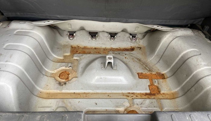 2012 Maruti Alto 800 LXI, Petrol, Manual, 28,943 km, Boot floor - Slight discoloration
