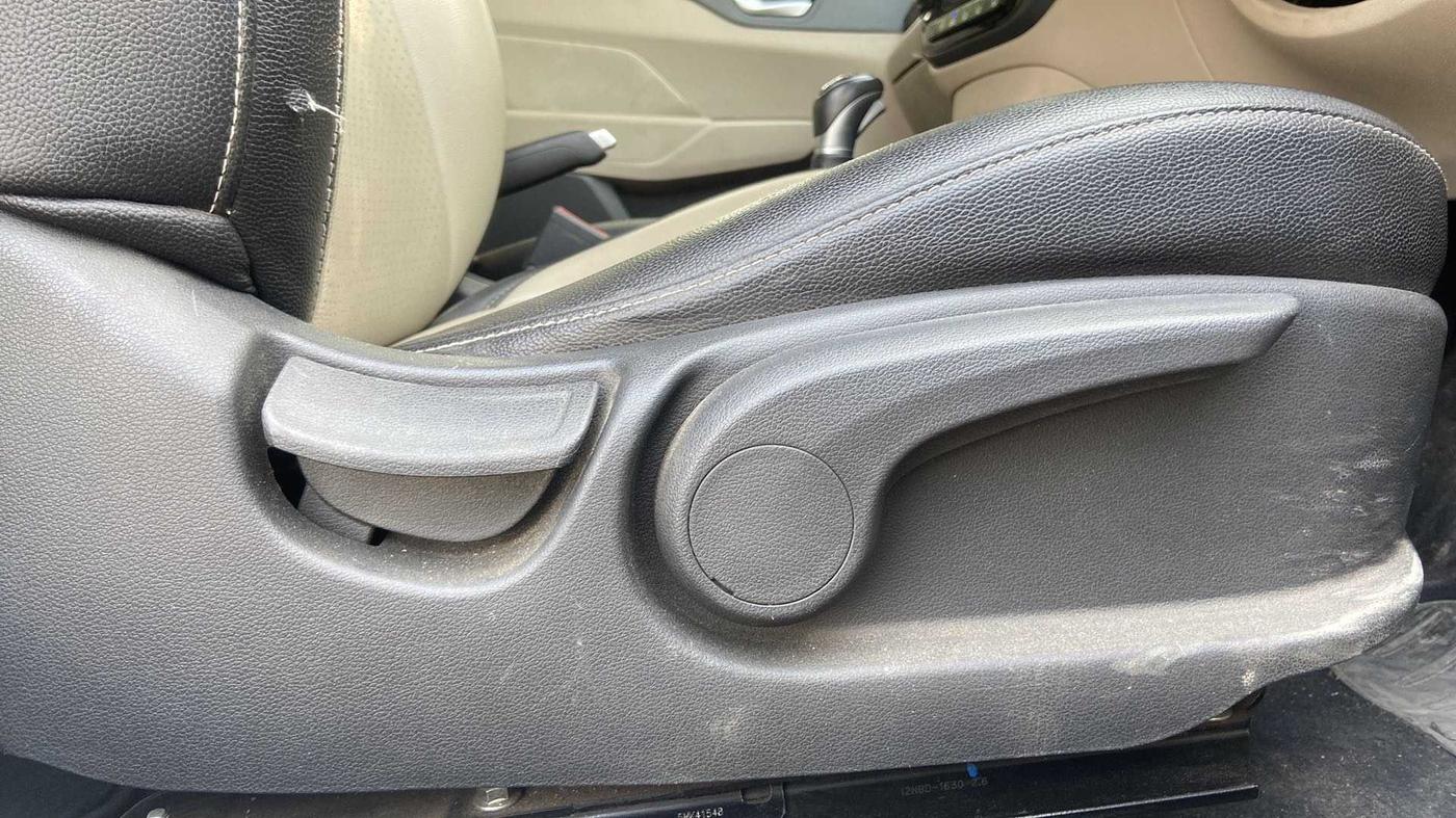 2018 Hyundai Verna 1.6 CRDI SX + AT, Diesel, Automatic, 99,492 km, Driver Side Adjustment Panel