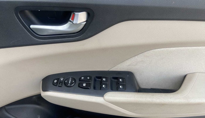 2018 Hyundai Verna 1.6 CRDI SX + AT, Diesel, Automatic, 99,492 km, Driver Side Door Panels Control