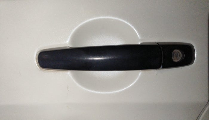 2014 Maruti Celerio VXI, Petrol, Manual, 29,921 km, Front passenger door - Door handle has minor damage