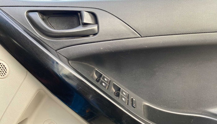 2017 Tata NEXON XM PETROL, Petrol, Manual, 46,781 km, Driver Side Door Panels Control
