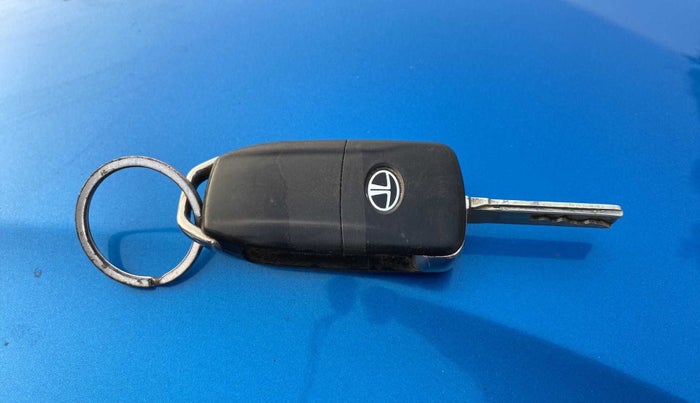 2017 Tata NEXON XM PETROL, Petrol, Manual, 46,781 km, Key Close Up